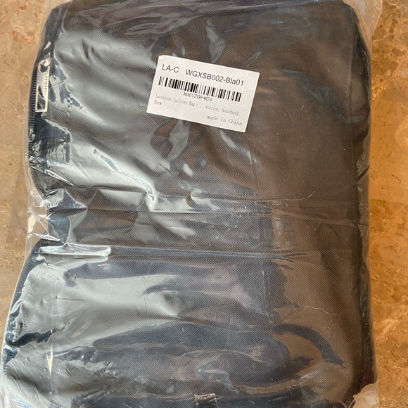 LavieVert Toiletry/Makeup/Portable TravelOrganizer - Picture 8 of 12